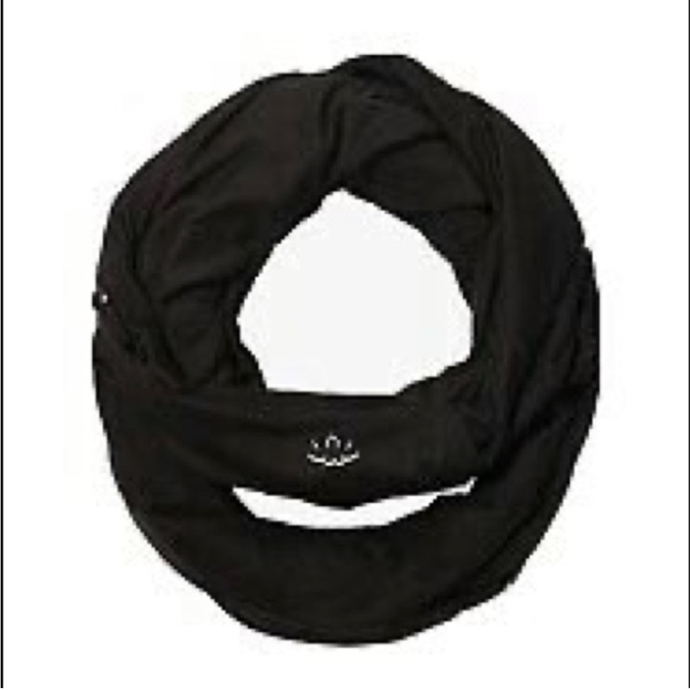 NWT Beyond Yoga Hidden Pocket Infinity Scarf‎ - Black